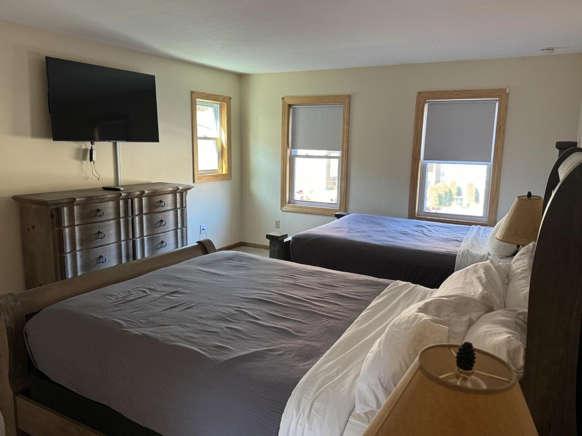 Mohican Resort Motel, Conveniently Located To All Lake George Attractions Queensbury Exterior photo
