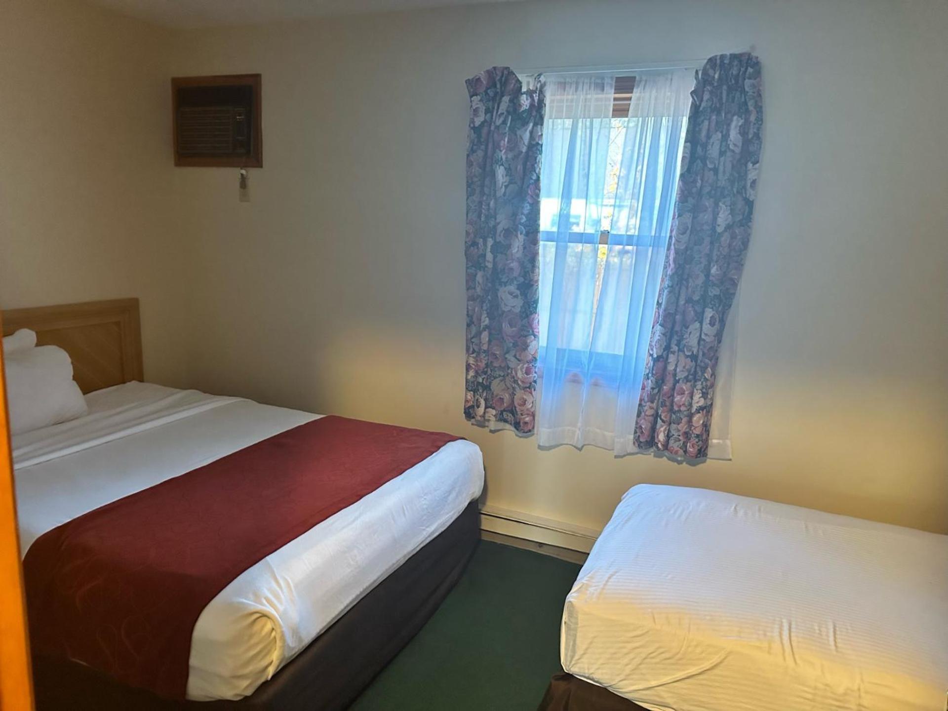 Mohican Resort Motel, Conveniently Located To All Lake George Attractions Queensbury Exterior photo