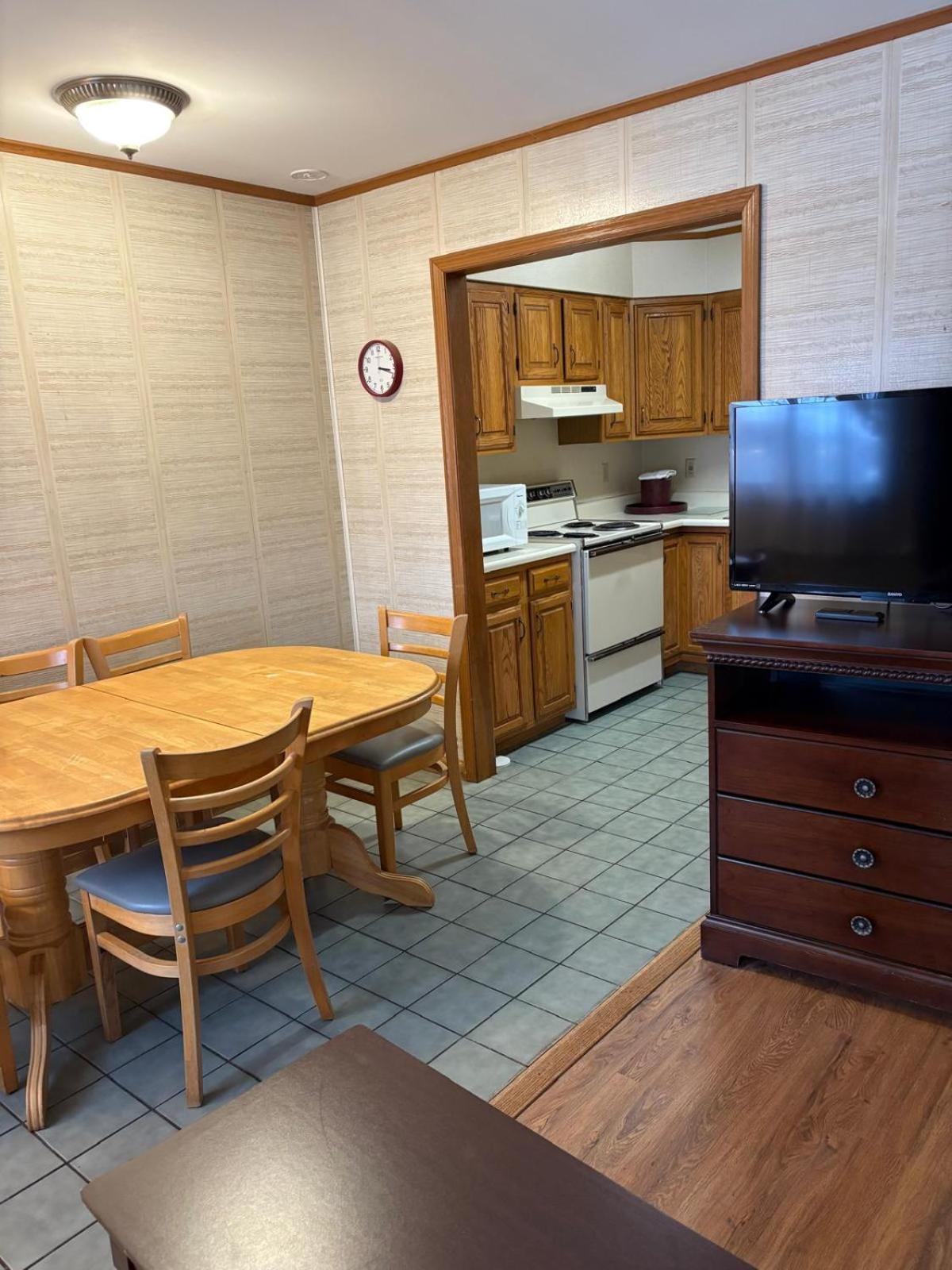 Mohican Resort Motel, Conveniently Located To All Lake George Attractions Queensbury Exterior photo
