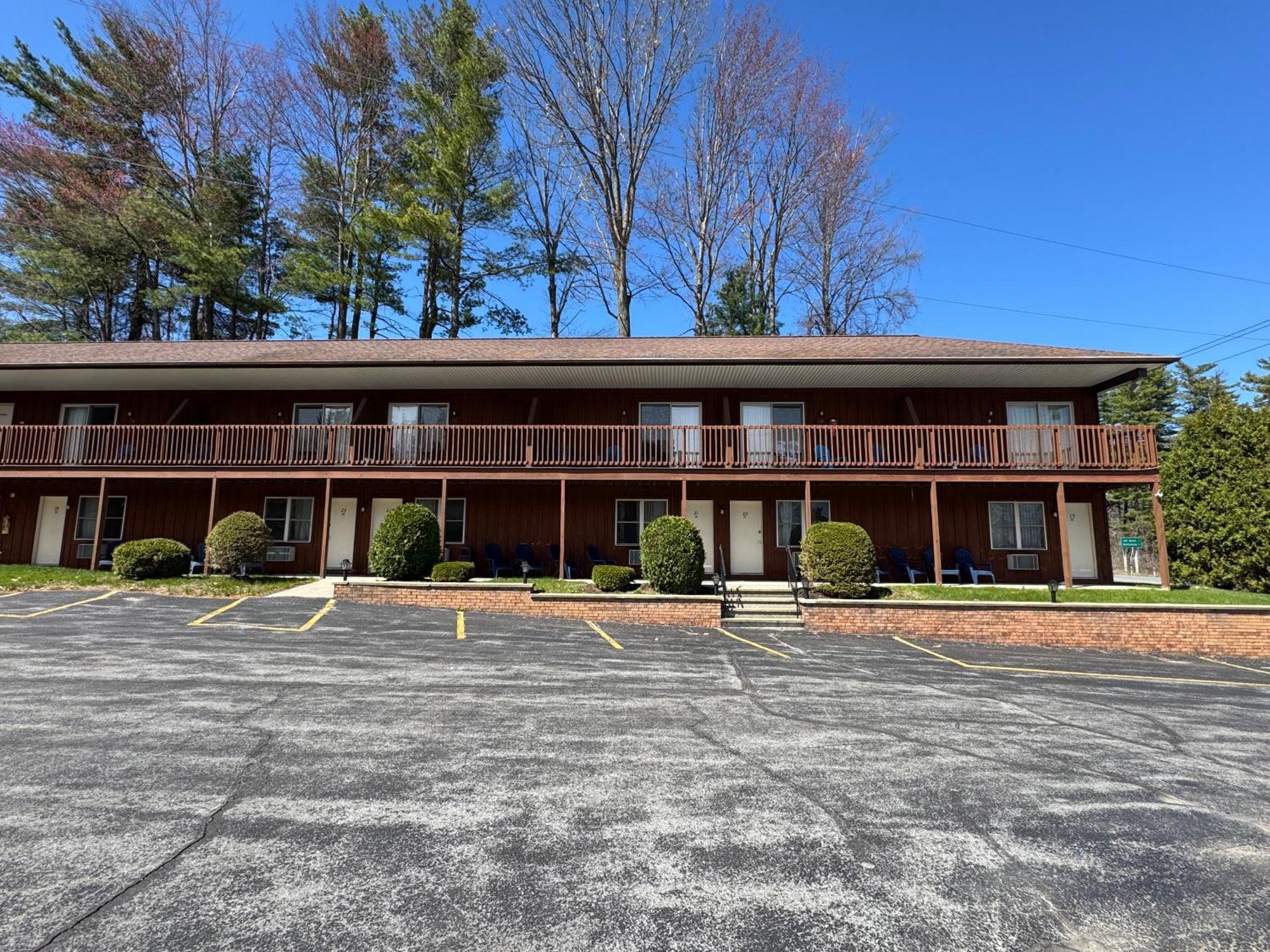 Mohican Resort Motel, Conveniently Located To All Lake George Attractions Queensbury Exterior photo