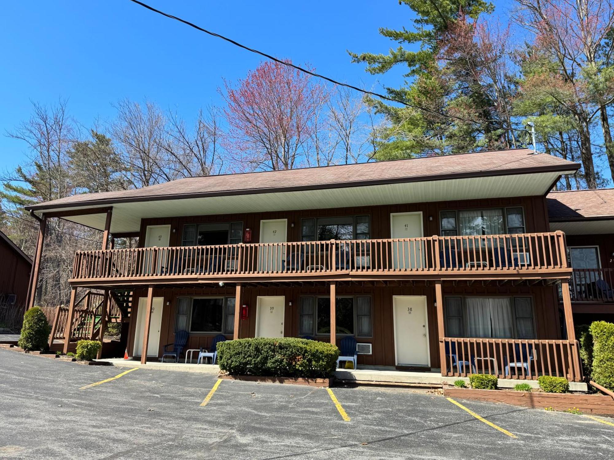 Mohican Resort Motel, Conveniently Located To All Lake George Attractions Queensbury Exterior photo