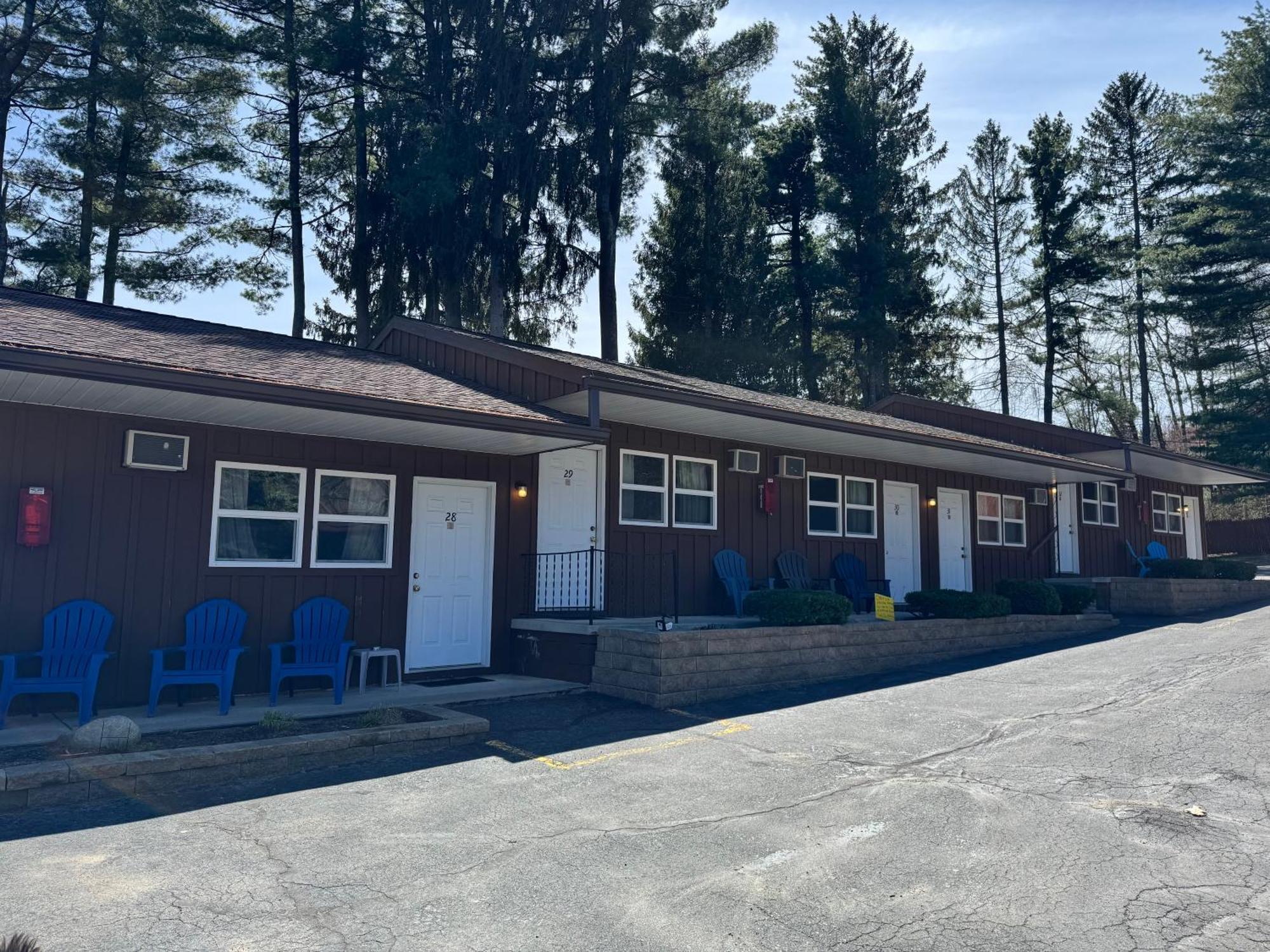 Mohican Resort Motel, Conveniently Located To All Lake George Attractions Queensbury Exterior photo