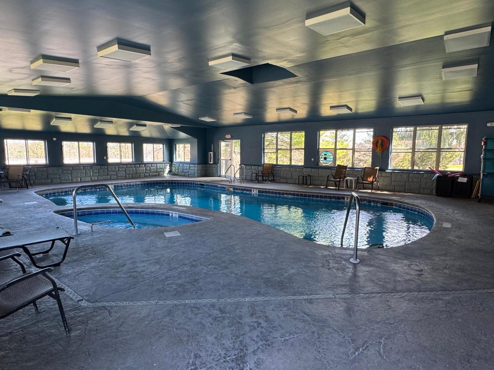 Mohican Resort Motel, Conveniently Located To All Lake George Attractions Queensbury Exterior photo