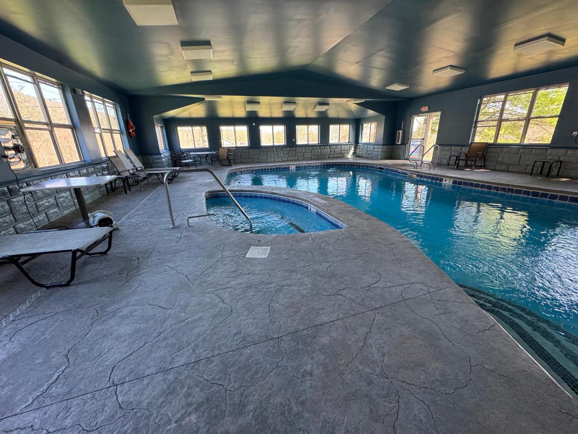 Mohican Resort Motel, Conveniently Located To All Lake George Attractions Queensbury Exterior photo