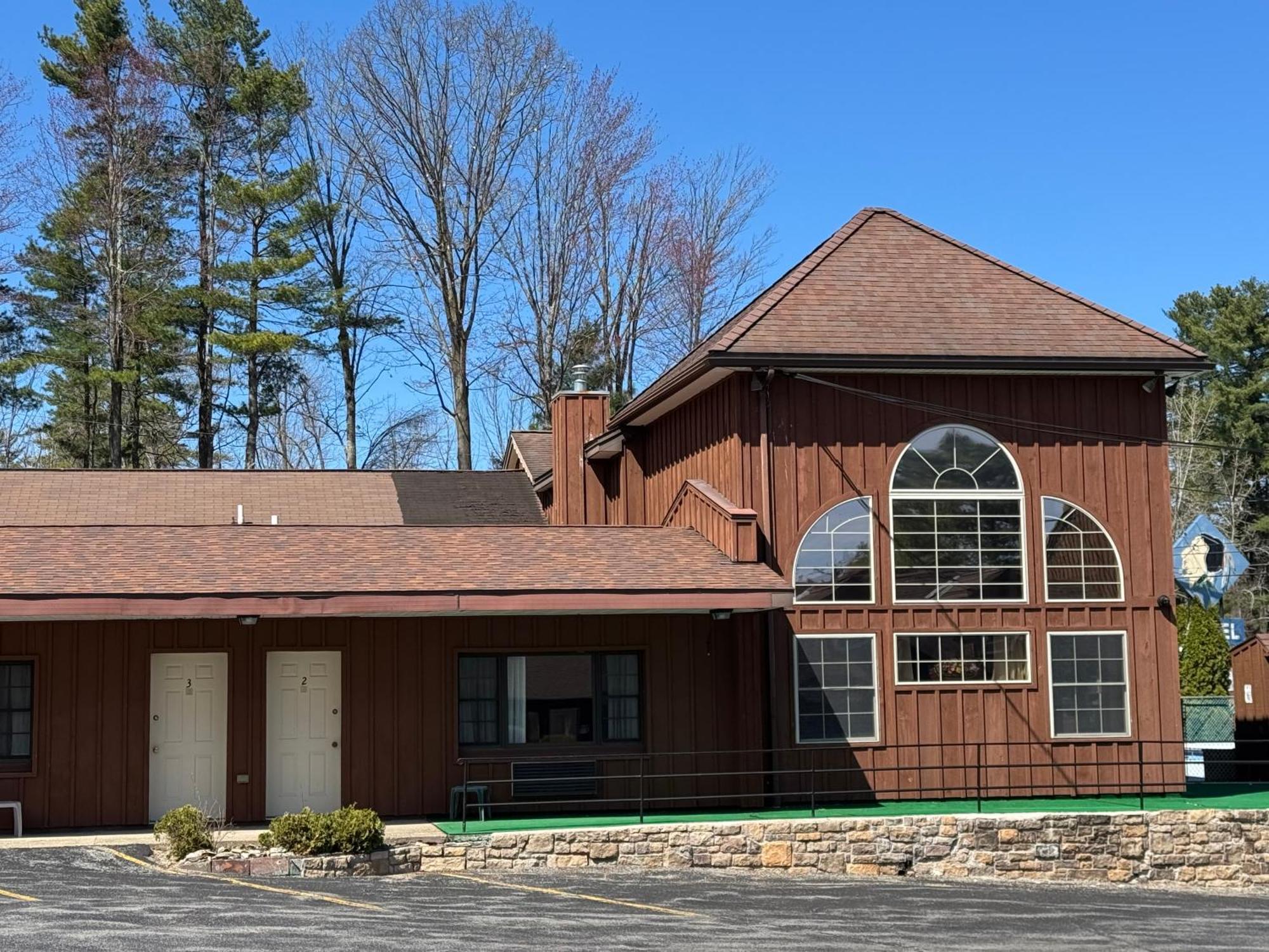 Mohican Resort Motel, Conveniently Located To All Lake George Attractions Queensbury Exterior photo